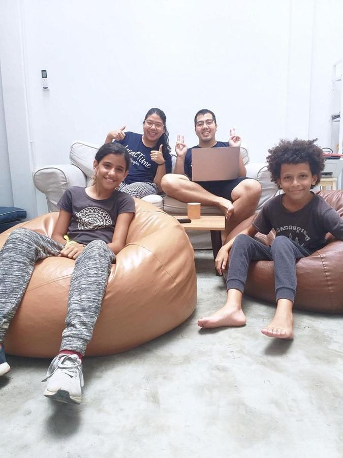 Local Time Bangkok Hostel&Cafe ภายนอก รูปภาพ